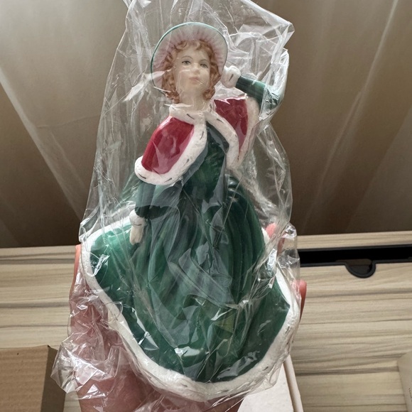 ROYAL DOULTON “XMAS DAY” - Picture 1 of 5